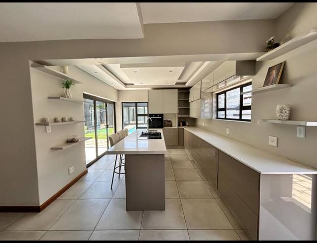4 BEDROOM HOUSE FOR SALE IN HELDERWYK